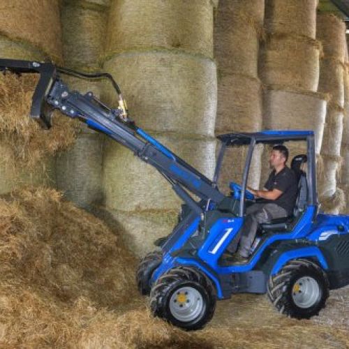 multione mini loader 8 series with manure fork1 1030x688
